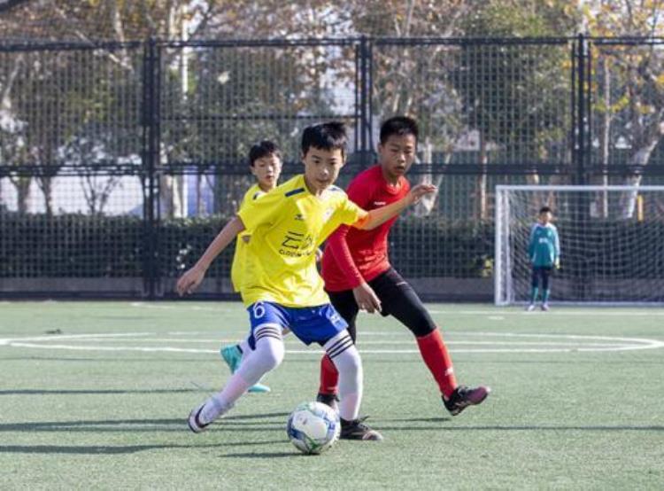 安徽省240名足球精英小将在宿州绿茵赛场争霸