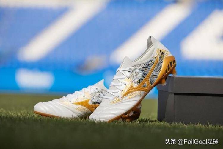 美津浓与塞尔吉奥拉莫斯联名款传奇足球鞋正式发售