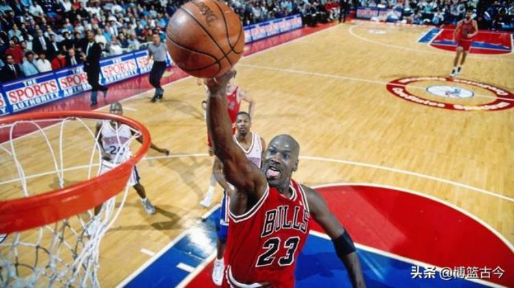 NBA官方75大球星仪式乔丹出场众星捧月第一地位不可动摇
