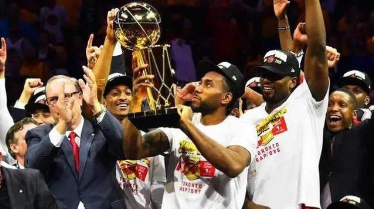 nba冠军历届冠军一览表「近20年NBA历届总冠军一览热火湖人平分秋色勇士独占鳌头」