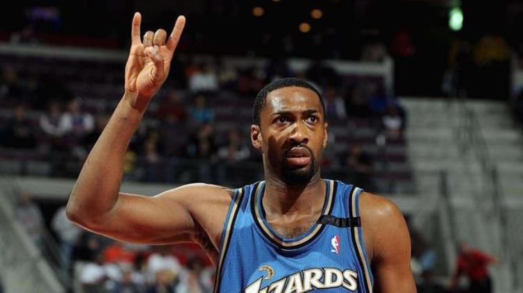 nba球星工资那么高,老板赚多少钱「NBA十大败家球星生涯挣1亿退役就花光沃尔在夜店一夜花47万」