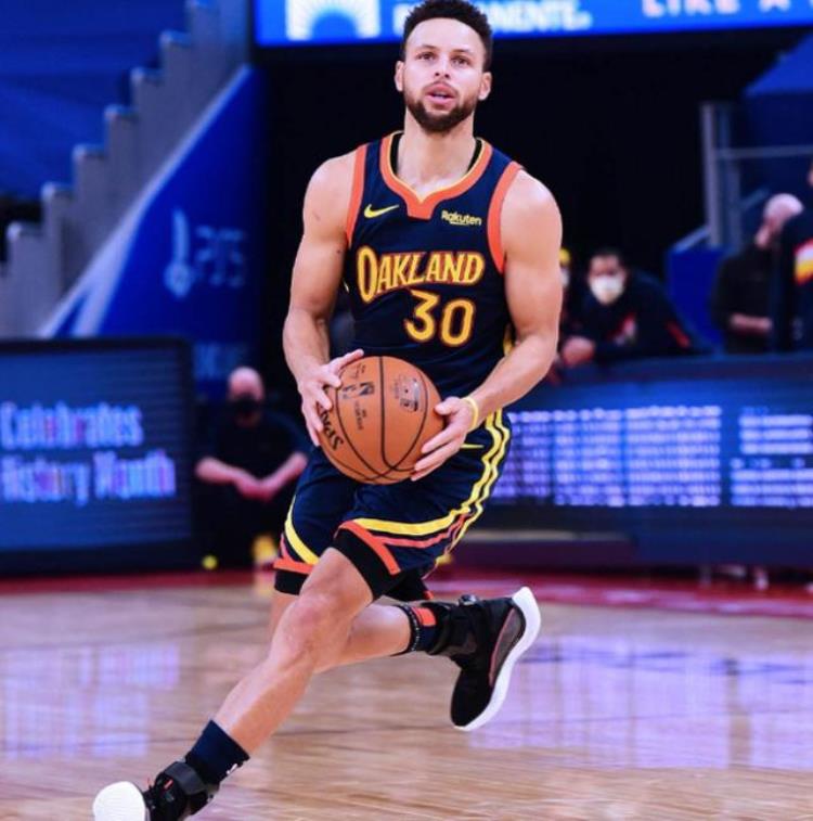 看起来是白人的黑人球星「NBA这些球星肤色是白色但其实都是黑人你被误导了多久」