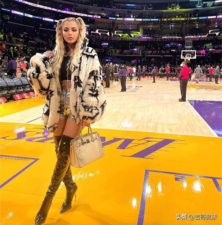曼达娜登杂志封面长相甜美家世显赫NBA悍将太有福气