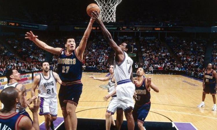 王治郅什么时候进入NBA「中国球员登陆NBA坎坷之路王治郅修改年龄姚明被逼差点退役」