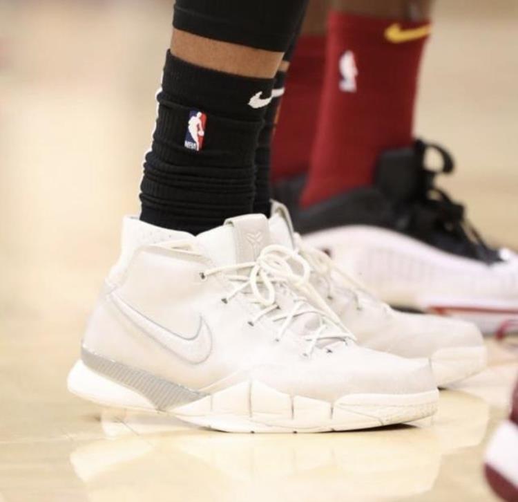 NBA球员上脚锡安2代有点复古李宁拉塞尔支线新配色