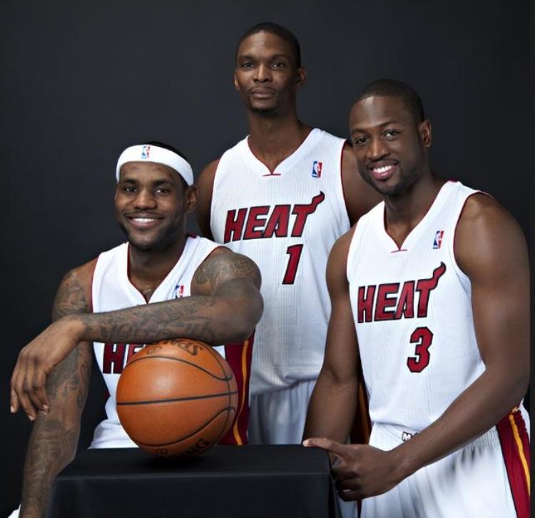 当年热火三巨头的阵容「当年热火三巨头阵容相当于NBA现役哪3位球星抱团」