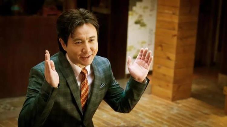 球星扮老人打篮球「NBA球星化妆成老头去篮球场上挑战年轻人结局太精彩」