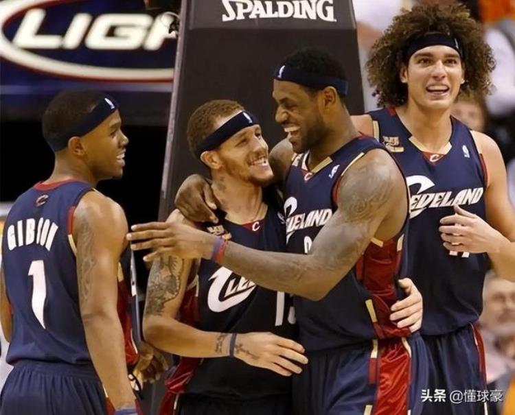 前nba球员沿街乞讨「街头举牌向路人乞讨詹姆斯前队友韦斯特生涯赚了多少薪水」