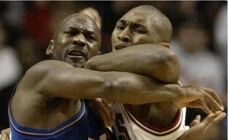 NBA对抗强度有多夸张詹姆斯踩出刹车印威少脸被撞出坑