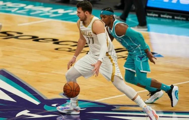库里进步最快球员「NBA现役前十突破高手库里第二詹姆斯居尾欧文排名下跌」