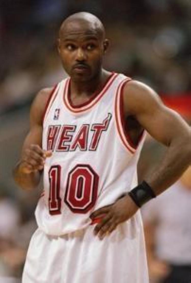 穿10号的NBA球星「NBA穿10号球衣的5大球星德罗赞垫底胯下运球教父上榜」