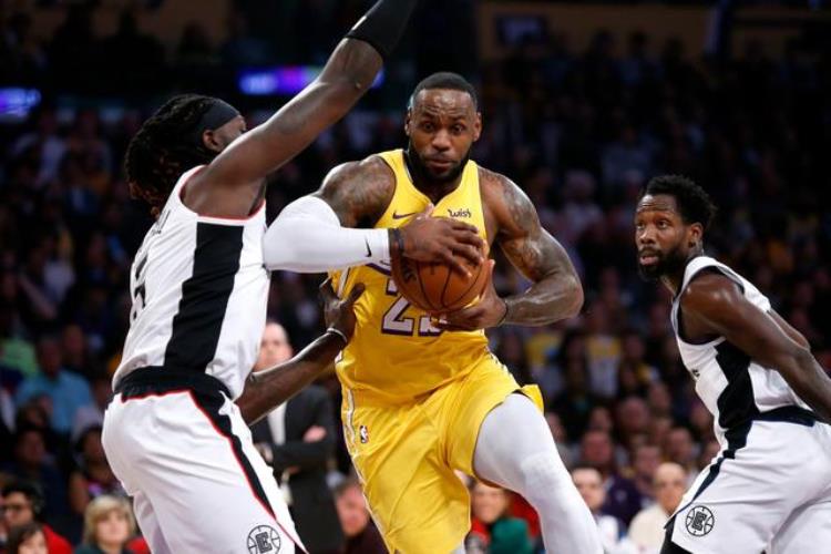 库里进步最快球员「NBA现役前十突破高手库里第二詹姆斯居尾欧文排名下跌」