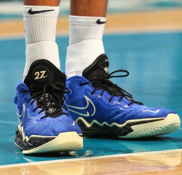 NBA球员上脚锡安2代有点复古李宁拉塞尔支线新配色