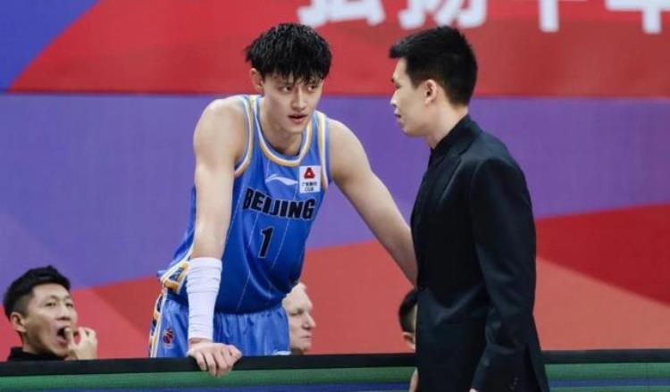 中国不配有NBA球员吗曾凡博直言中国球迷过于苛刻都在看笑话