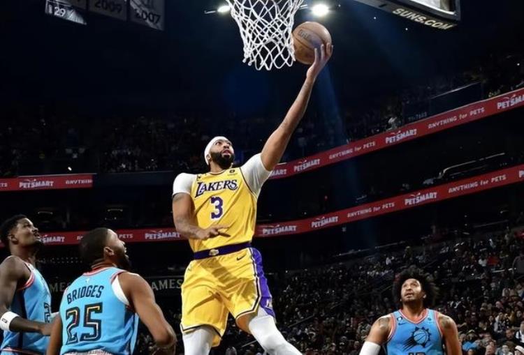 当年热火三巨头的阵容「当年热火三巨头阵容相当于NBA现役哪3位球星抱团」