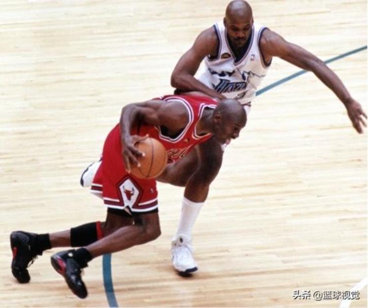 乔丹 篮球之神「篮球之神的武器登峰造极的最后一投迈克尔乔丹神来之笔」