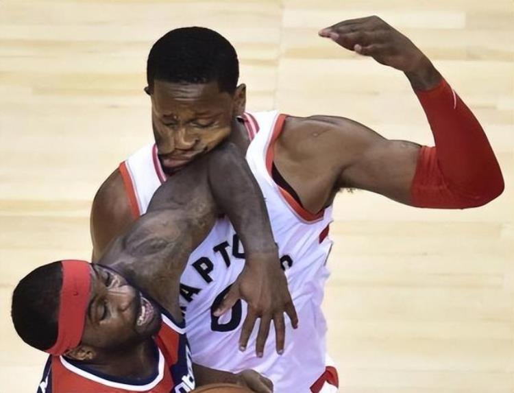 NBA对抗强度有多夸张詹姆斯踩出刹车印威少脸被撞出坑