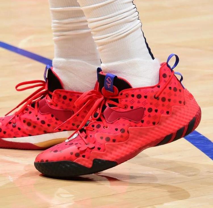 NBA球员上脚锡安2代有点复古李宁拉塞尔支线新配色