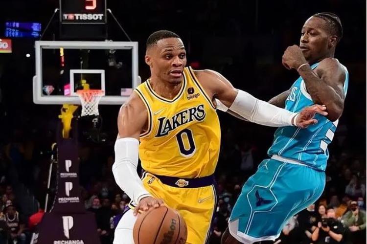 库里进步最快球员「NBA现役前十突破高手库里第二詹姆斯居尾欧文排名下跌」