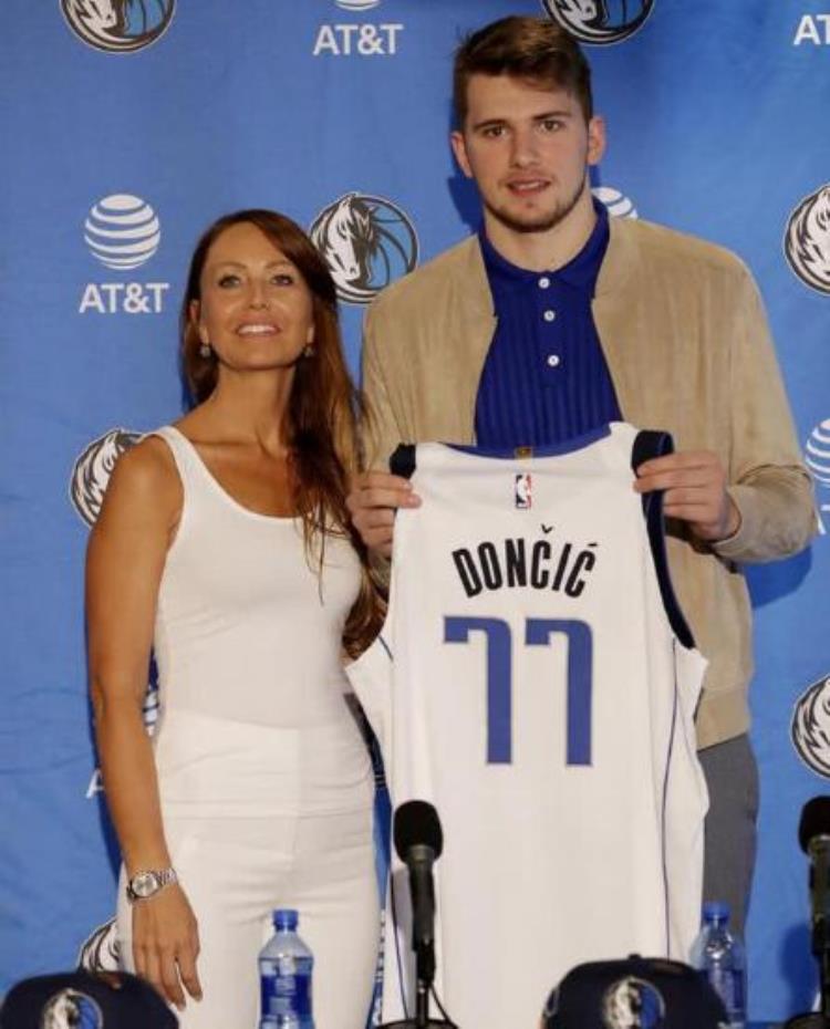 nba东契奇妈妈「东契奇母亲是NBA最美星妈40岁风韵犹存一哥忍不住点赞」