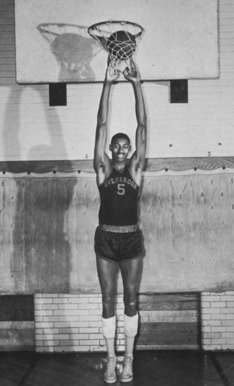 张伯伦 身体素质「NBA历史上的记录狂人张伯伦的身体素质真有传说中那么神」