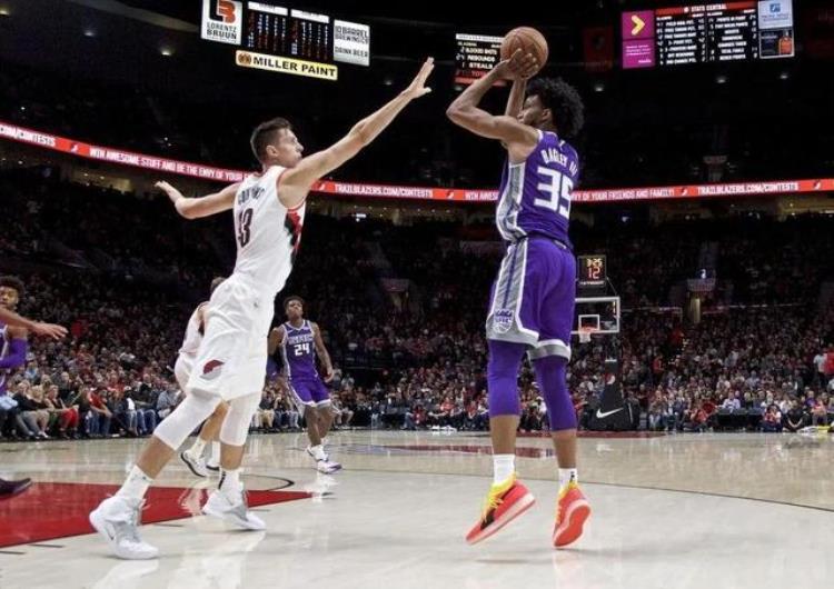 nba现役左手将「现役NBA前15左手天才投篮手上」