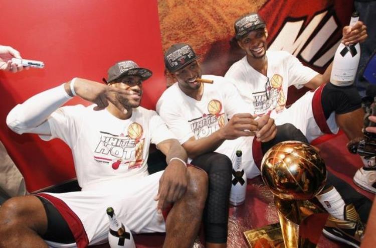 NBA球衣退役仪式「这是NBA历史最激情的球衣退役仪式那怒吼尘封了三巨头的回忆」