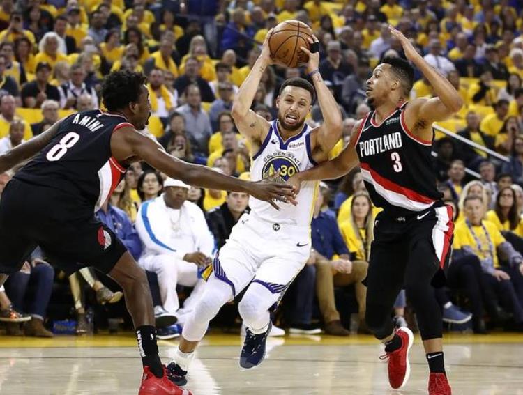 库里进步最快球员「NBA现役前十突破高手库里第二詹姆斯居尾欧文排名下跌」