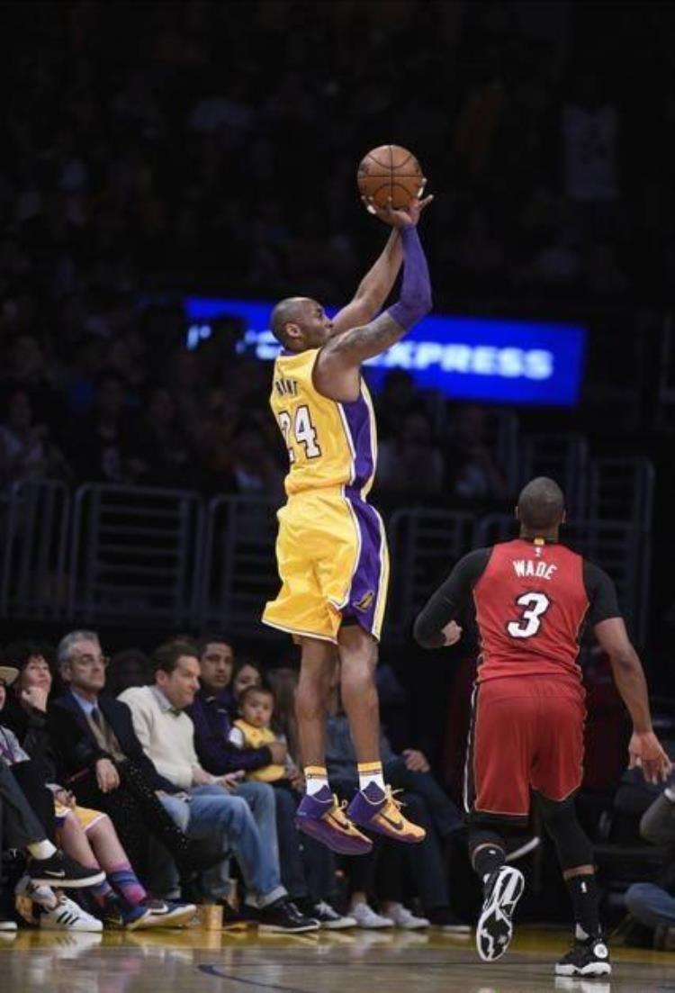 科比·布莱恩特传记「NBA球星列传一一科比布莱恩特之倚天屠龙记」