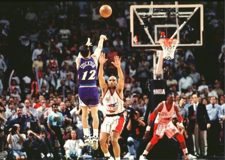 乔丹多少年「NBA官网评1990年代重大时刻乔丹只手遮天」