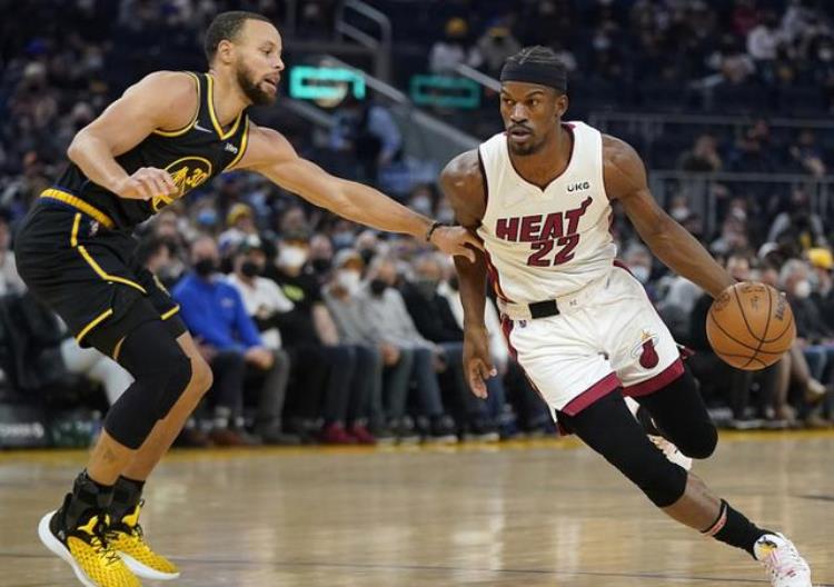 NBA第一硬汉又倒了巴特勒复出8天痛苦扭伤勇士全场球迷送掌声
