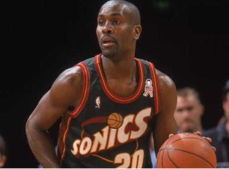 威少不会三分「美媒盘点NBA最不擅长三分球的十大后卫威少即将跌破三成」
