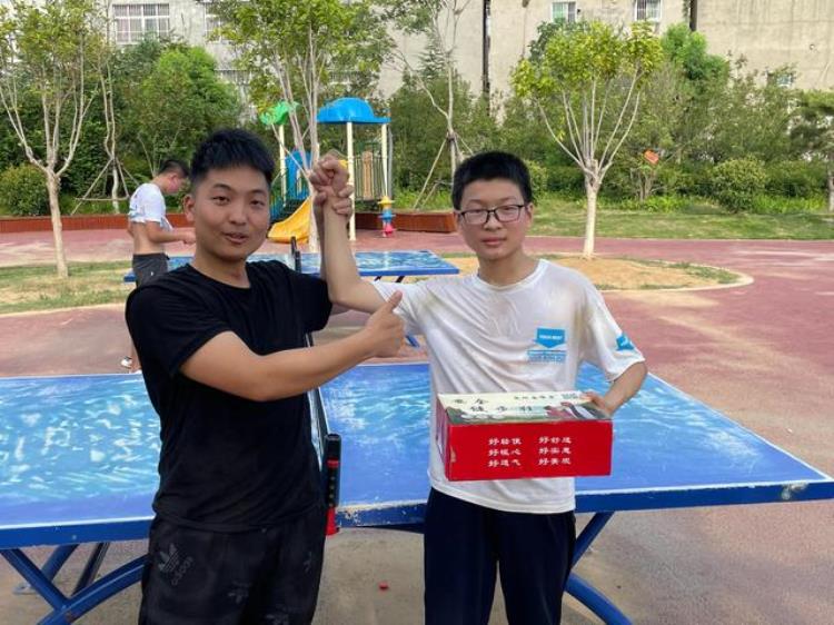 南阳市某社区乒乓球比赛