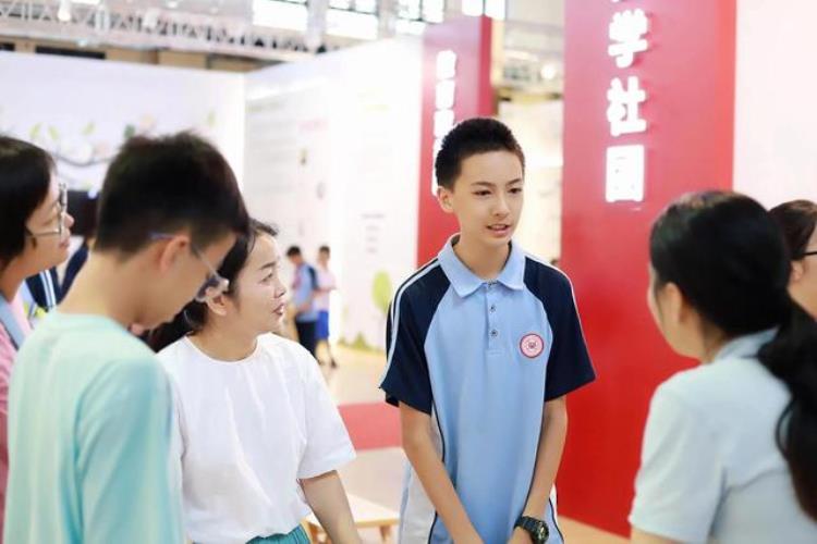 他会打乒乓球也会打篮球「假如姚明一边打篮球练乒乓球又踢足球他还会成为扣篮高手吗」