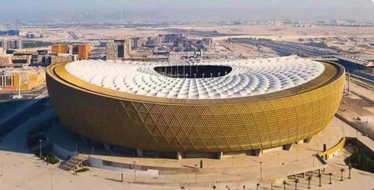 2022卡塔尔世界杯已经开赛足球场草坪是什么材料如何铺装呢