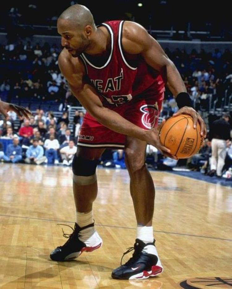 一代宗师盘点NBA控球能力最强的十名球星艾弗森仅排第二