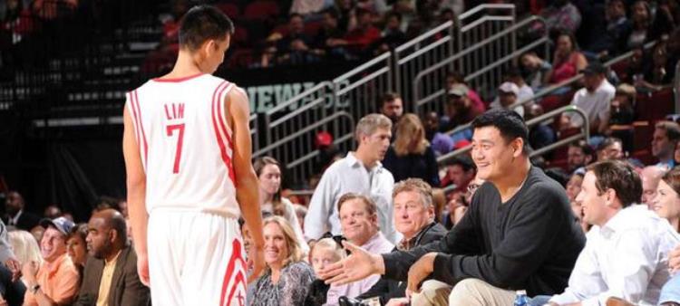 林书豪和姚明谁先进的nba「争议林书豪谈心目中的NBA历史前五姚明入选科比惨遭无视」