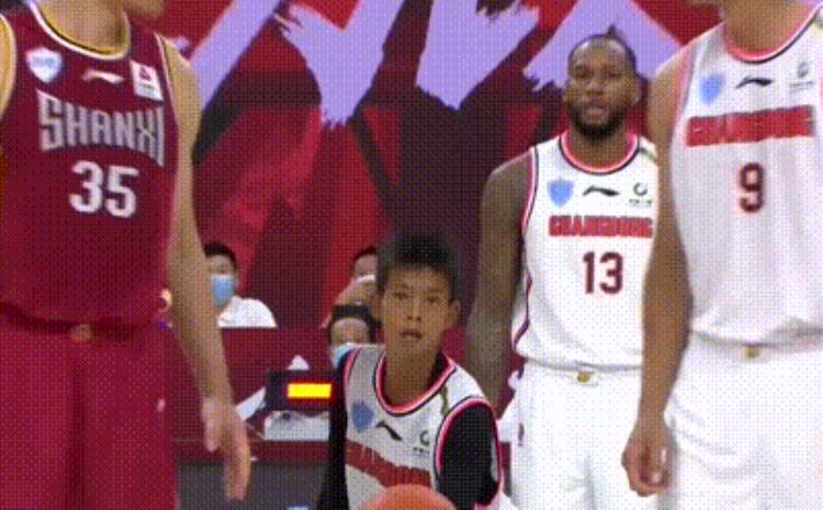 阿里巴巴蔡崇信正式邀请独臂励志篮球少年张家城去自己的NBA球队