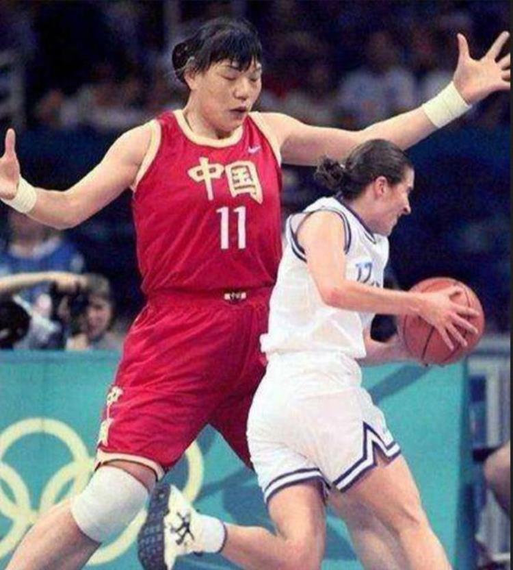 为何说郑海霞是女版奥尼尔看了这4张跟NBA球星合影你就懂