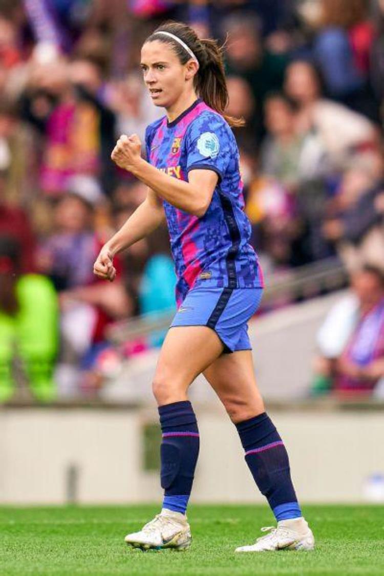 女足球明星排名「2022年世界50大女足球星排名110超新星成为巴萨新图腾」