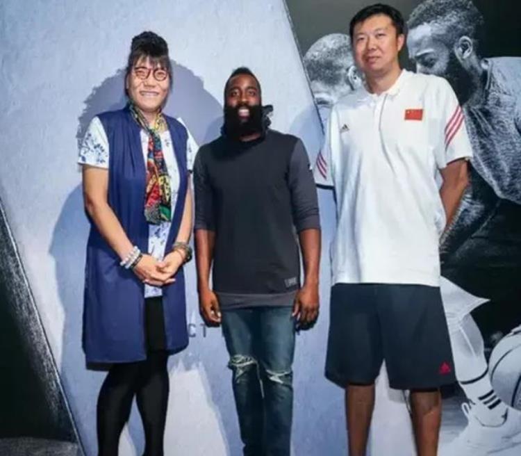 奥尼尔和郑海霞合影「为何说郑海霞是女版奥尼尔看了这4张跟NBA球星合影你就懂」