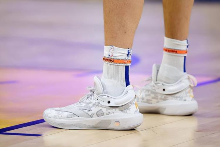 cj麦科勒姆穿什么球鞋「NBA球员上脚麦科勒姆穿CJ2兔年中国球鞋真的帅」