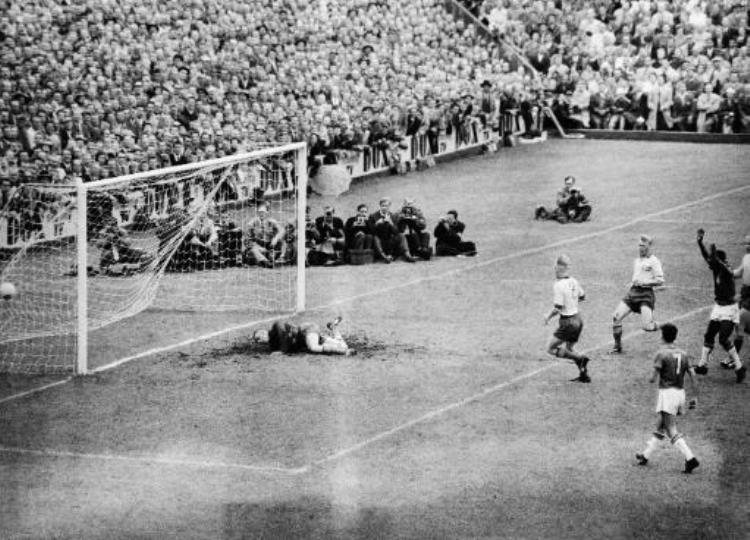 贝利1962年世界杯进球「3届世界杯1363场比赛1279个进球回顾球王贝利照片中的人生」