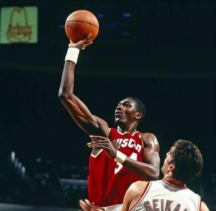 NBA75年历史里攻防一体最强阵容应该是哪5人