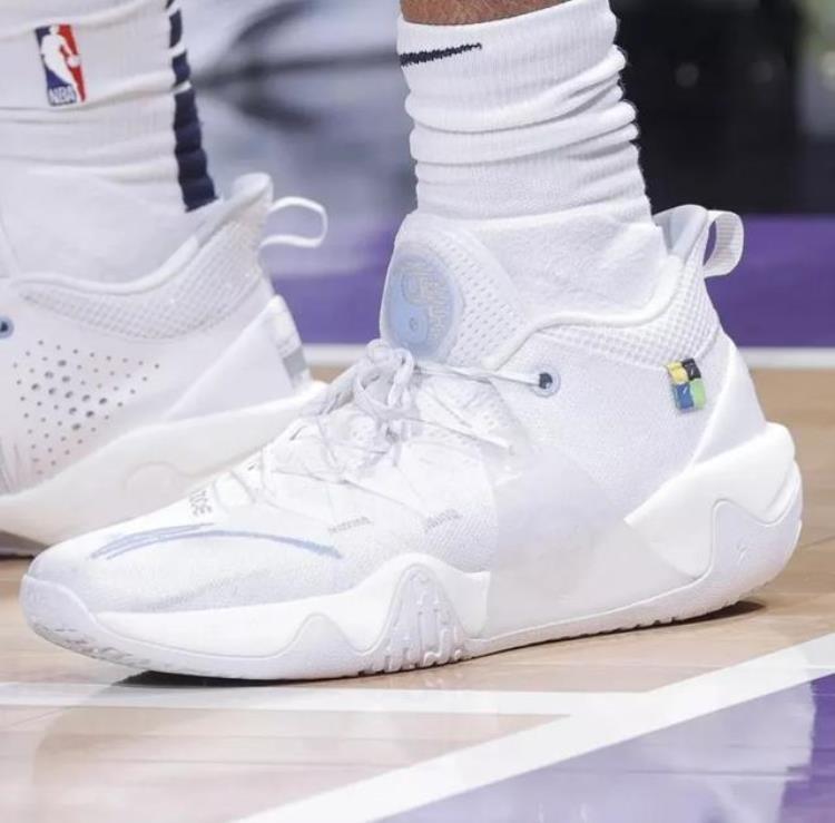 德罗赞穿科比鞋「NBA球员上脚德罗赞2双科比战靴匹克和李宁的球鞋都有」
