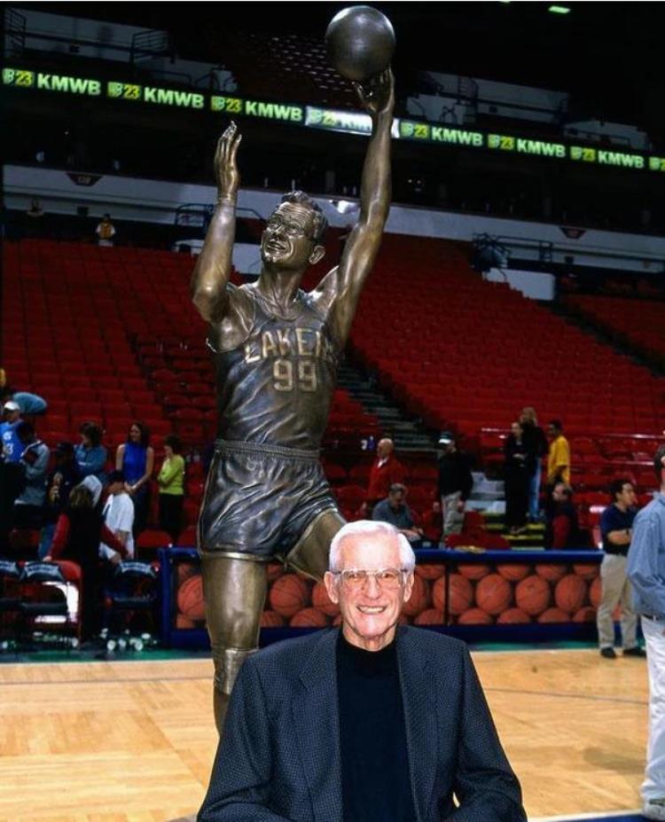 盘点NBA历史上十大中锋奥拉朱旺仅排第五大卫罗宾逊上榜