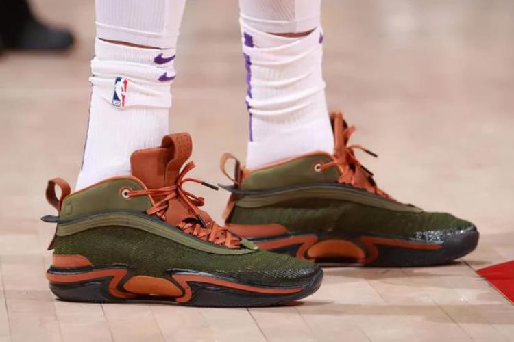 哈雷乔丹鞋「NBA球员上脚詹姆斯的里程碑战靴哈雷尔的2双狠鞋」