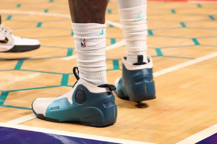哈雷乔丹鞋「NBA球员上脚詹姆斯的里程碑战靴哈雷尔的2双狠鞋」