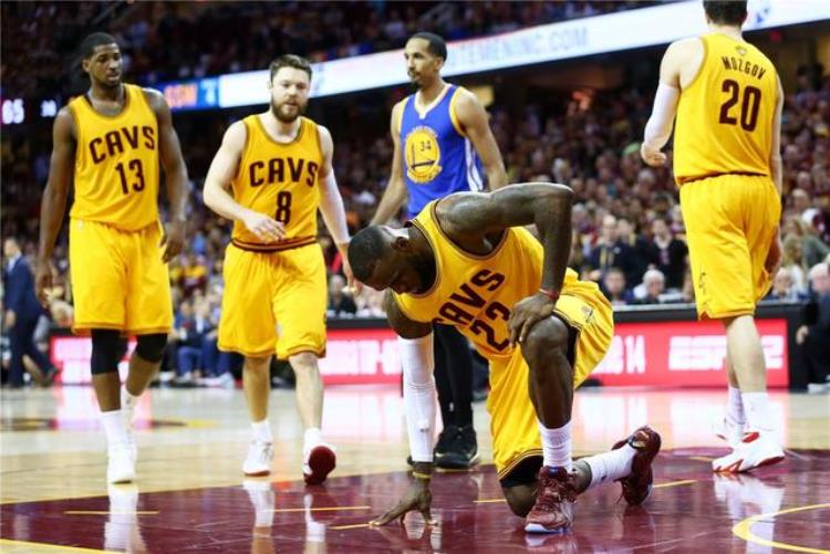 NBA15年总决赛球员数据詹姆斯场均35813288大战水花兄弟