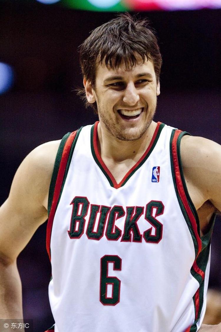 2005年选秀状元宣布从NBA退役回顾那一年的前十只有保罗最争气